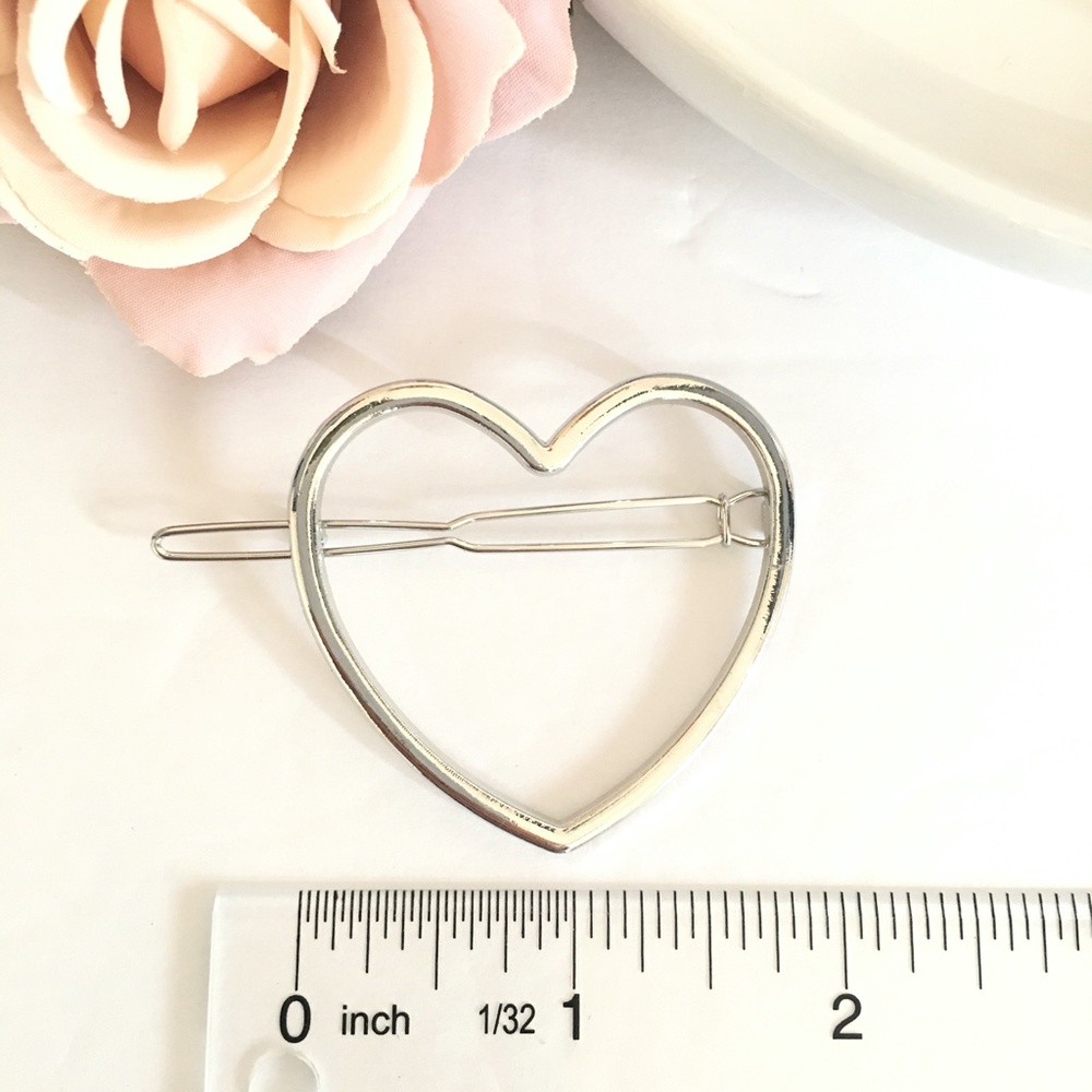 NWT Heart Fashion Hair Clip - Picture 3 of 5
